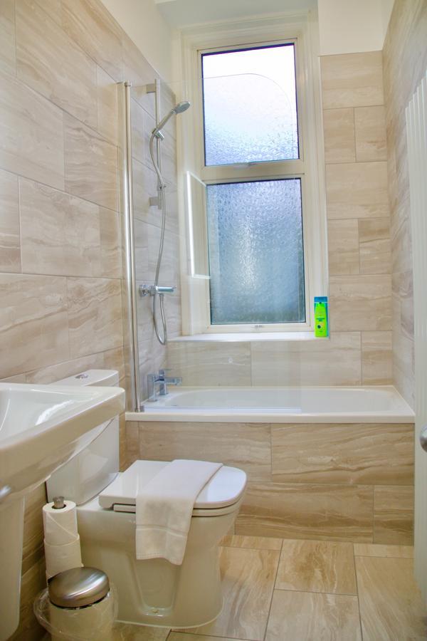 2 Bedroom Flat Off Leith Walk Accommodates 7 Edinburg Exteriör bild