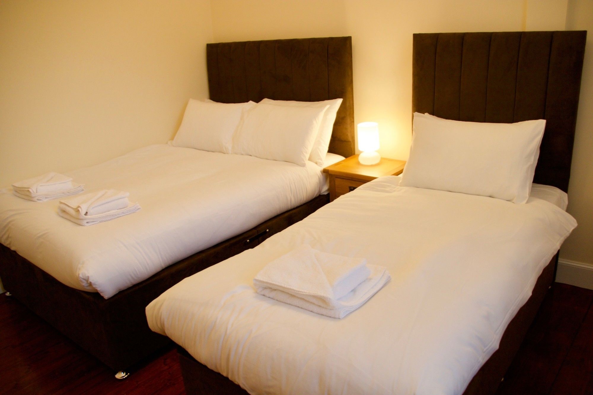 2 Bedroom Flat Off Leith Walk Accommodates 7 Edinburg Exteriör bild